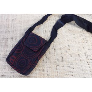 Pochette smartphone noire motif cercles