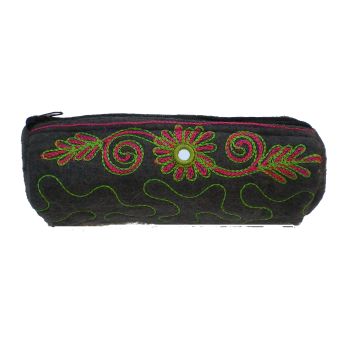 Trousse fieltro brodée