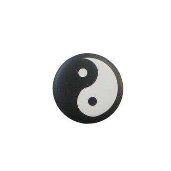 Badge Yin Yang fond noir