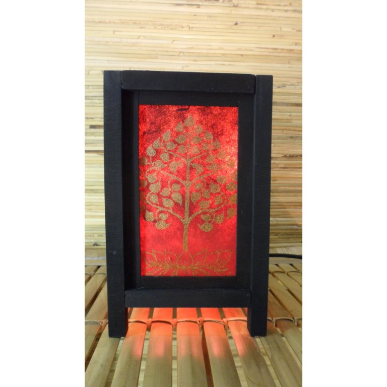 Lampe rouge bel arbre