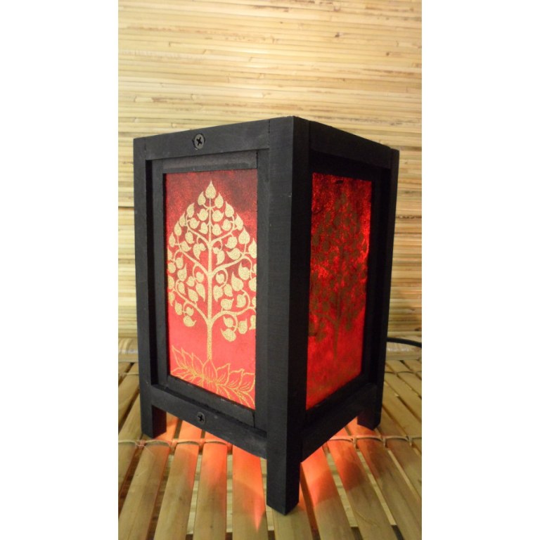 Lampe rouge bel arbre