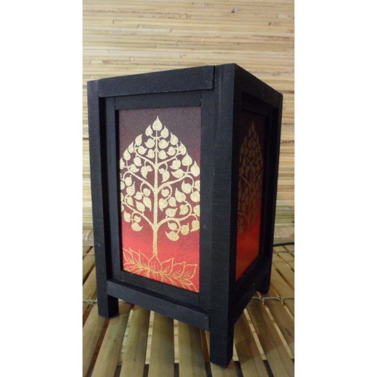 Lampe rouge bel arbre