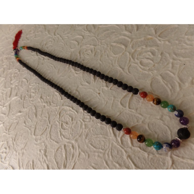 Collier perles de lave et perles 7 chakras X 4 fil rouge