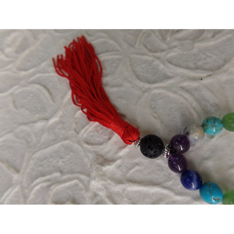 Collier perles de lave et perles 7 chakras X 4 fil rouge