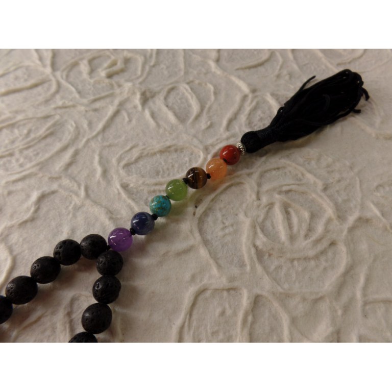 Collier 7 chakras pendant pompon noir