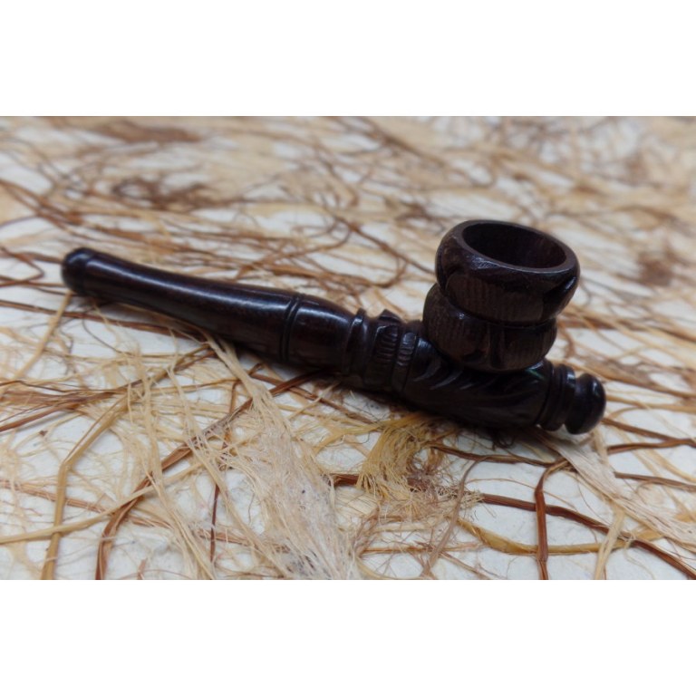 Pipe sculptée marron en bois 