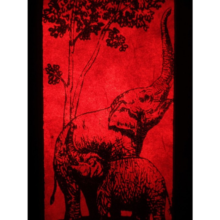 Lampe rouge famille éléphant