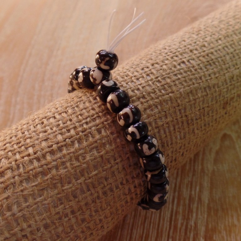 Bracelet tibétain 8 perles marron 