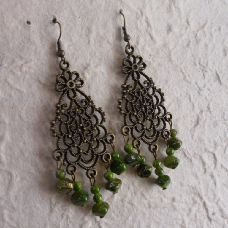 Pendants d'oreilles verts Sunee