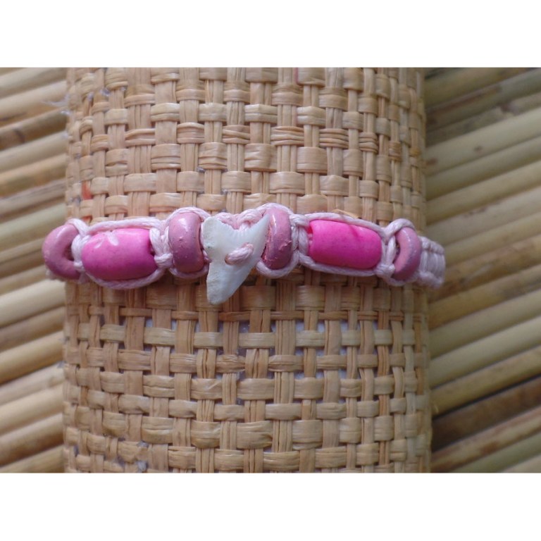 Bracelet rose pâle dent de requin 