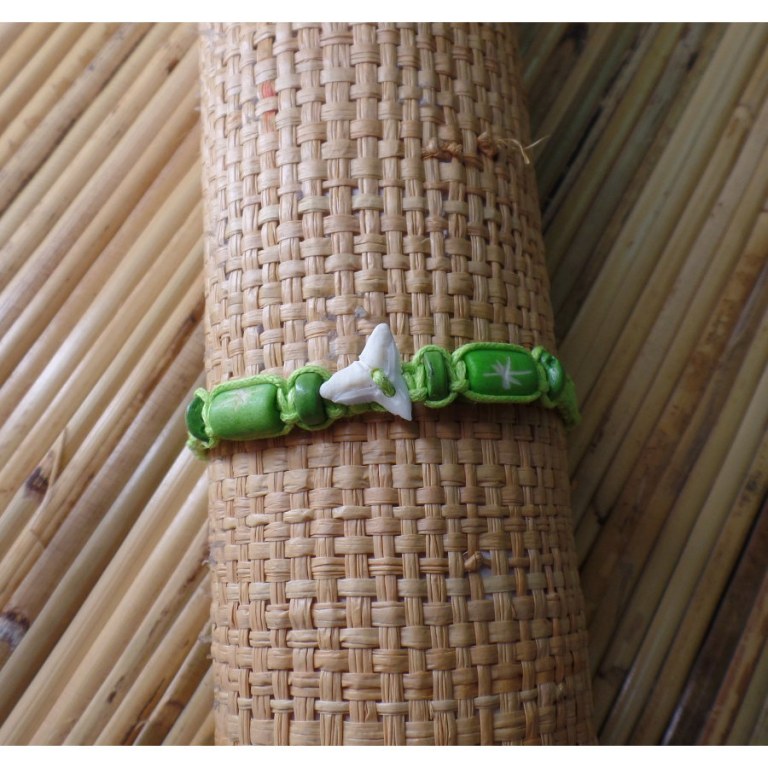 Bracelet vert dent de requin 