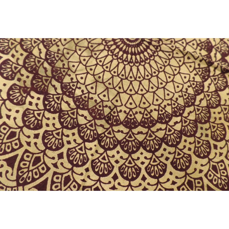 Petite tenture rosace et spires vertes