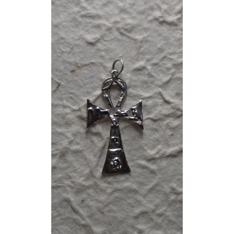 Pendentif croix ansée 