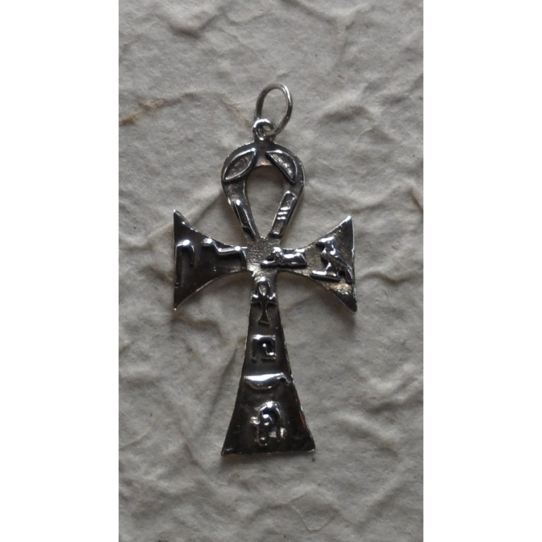 Pendentif croix ansée 