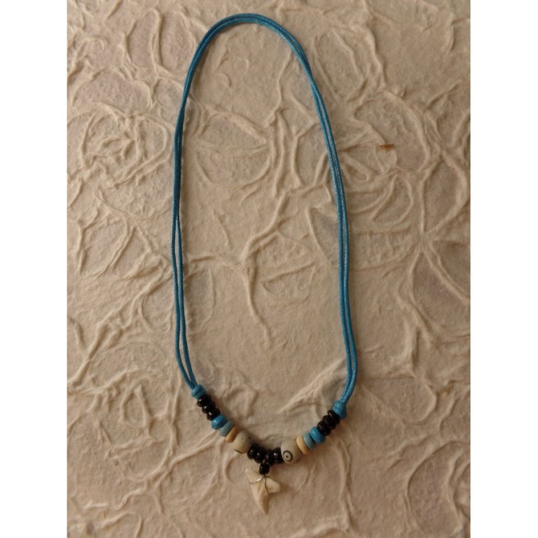 Collier bleu dent de requin blanc 