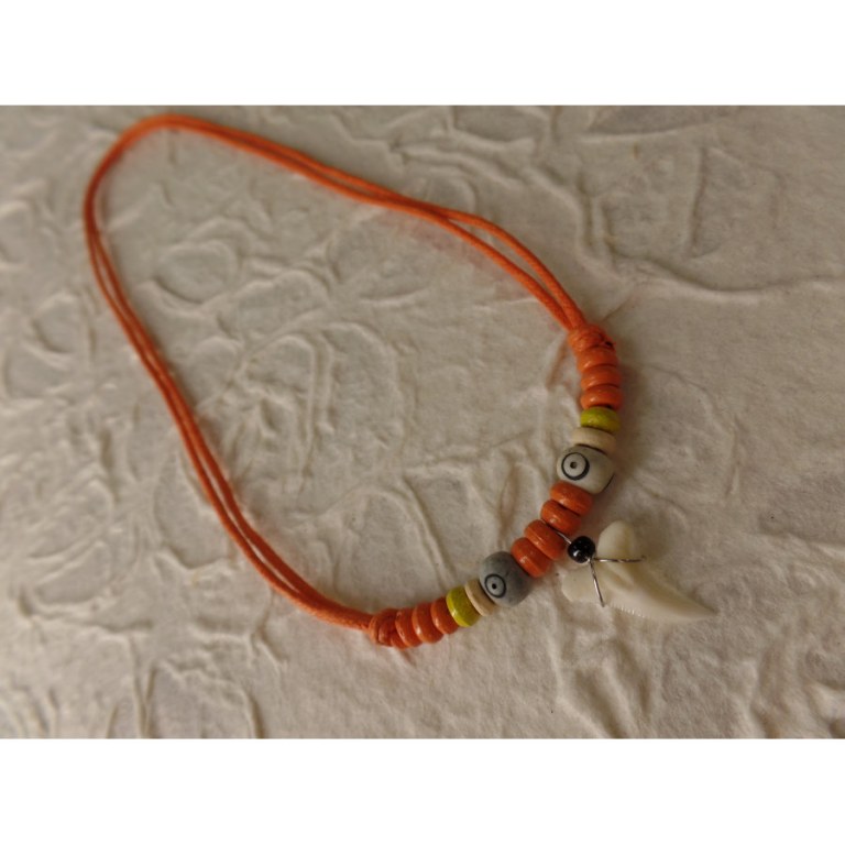 Collier orange dent de requin blanc 