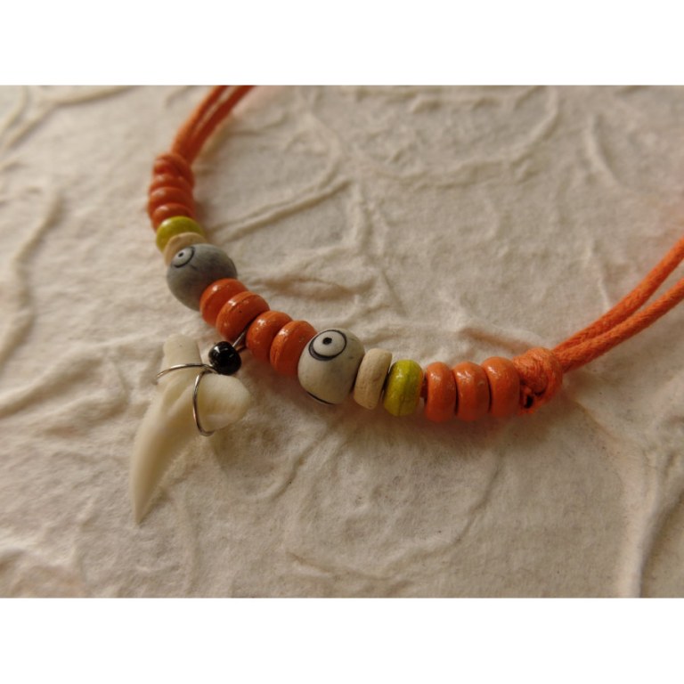 Collier orange dent de requin blanc 