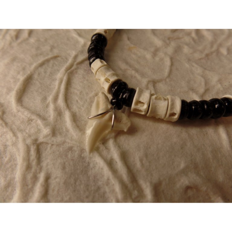 Collier Taapuna dent de requin blanc perles blanches et noires