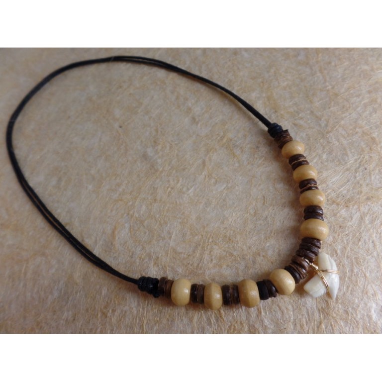 Collier Vairao dent de requin tigre 1