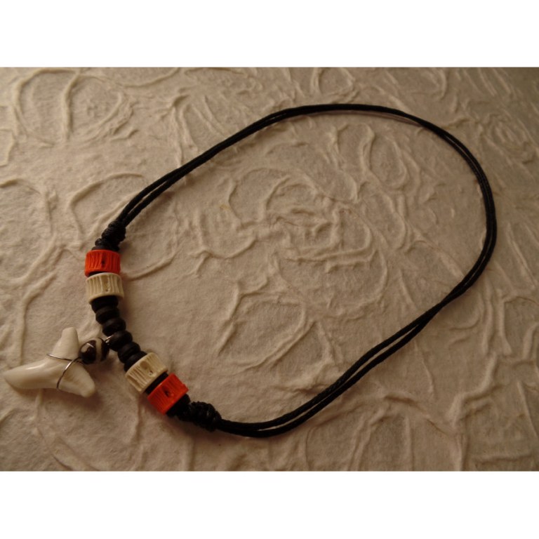 Collier Taapuna dent de requin blanc 4 perles os blanc/orange