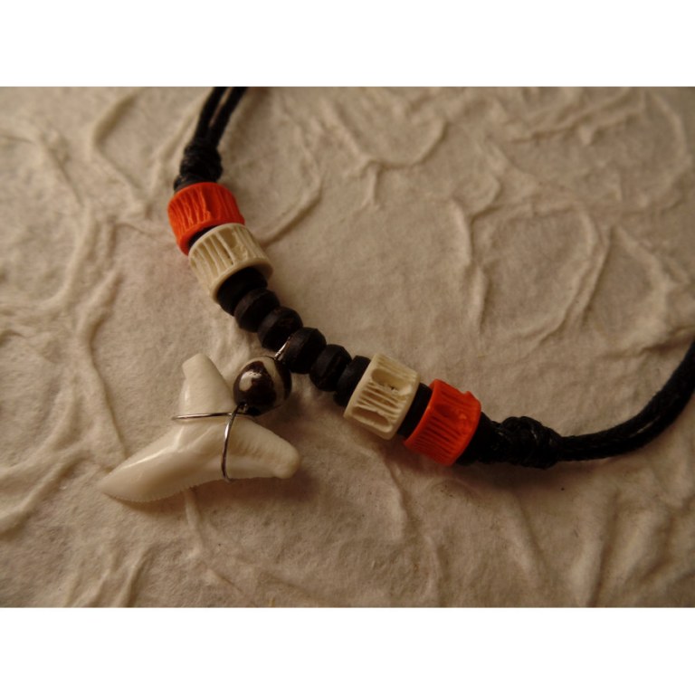 Collier Taapuna dent de requin blanc 4 perles os blanc/orange