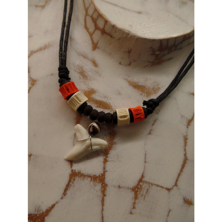 Collier Taapuna dent de requin blanc 4 perles os blanc/orange