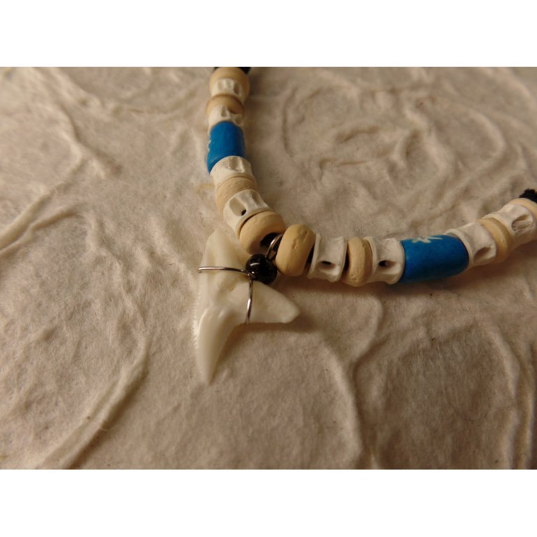 Collier Taapuna dent de requin blanc perles bleues