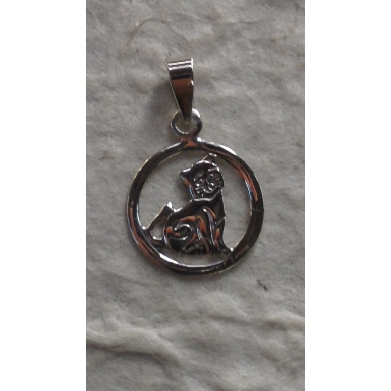 Pendentif rond chat assis