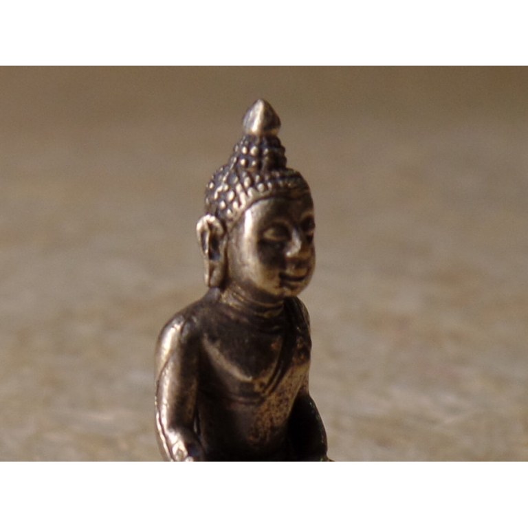 Figurine grise Bouddha en méditation