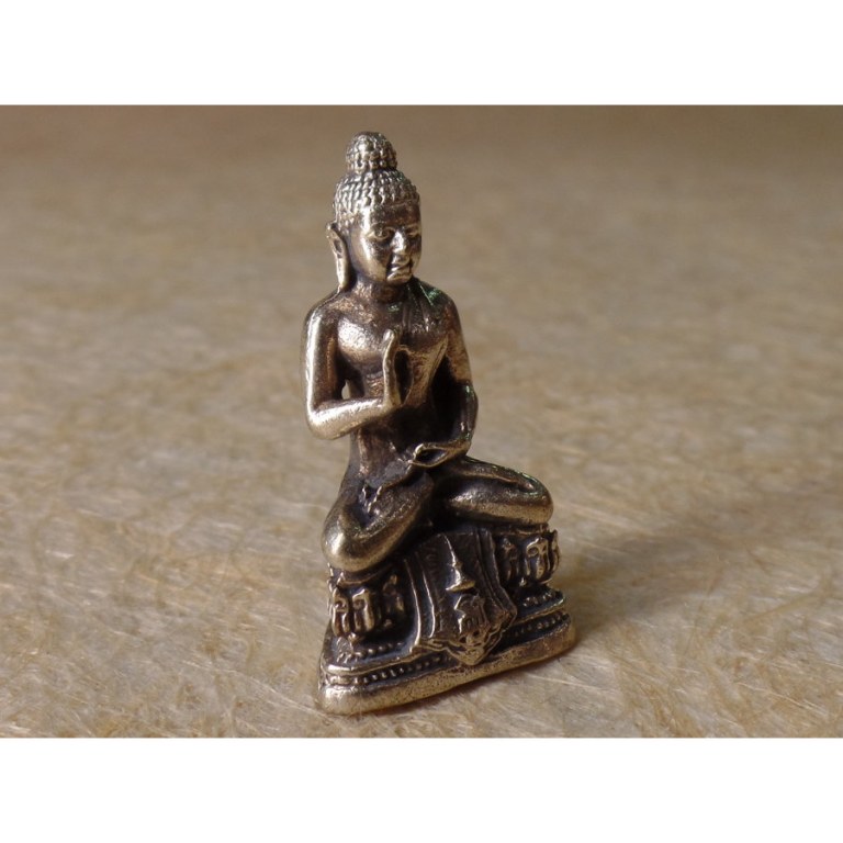 Bouddha assis abhayamudrâ gris