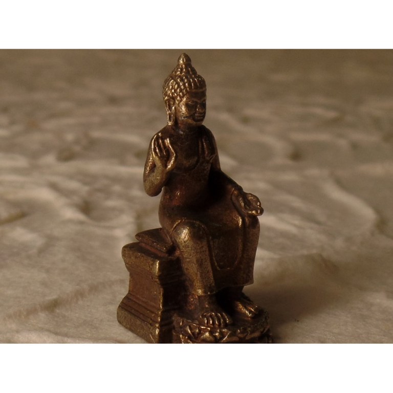 Bouddha assis abhayamudrâ 