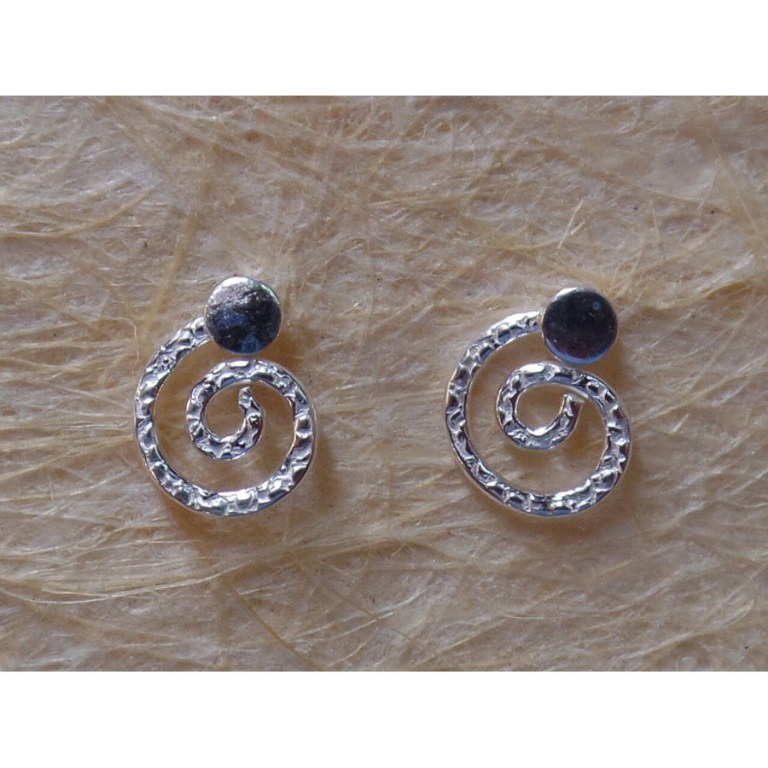 Clous d'oreilles spirale