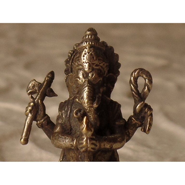 Ganesh à genoux gris