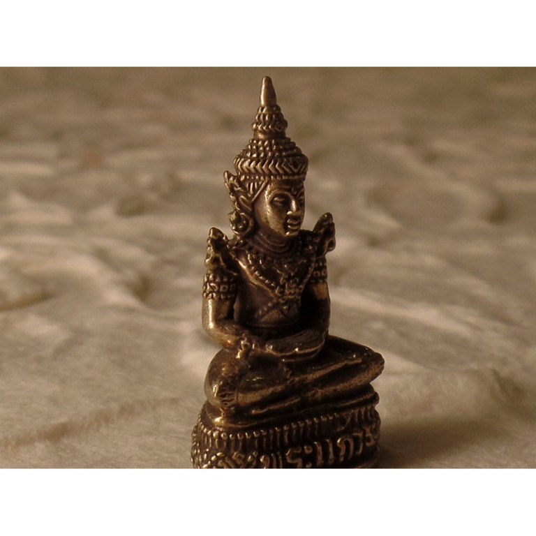 Miniature grise beautiful Bouddha