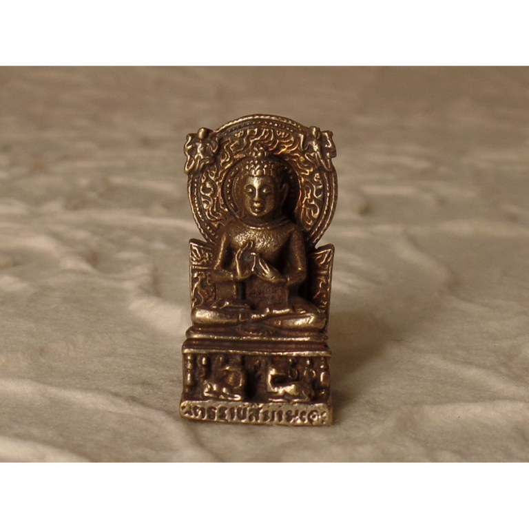 Bouddha assis sur son trône abhayamudrâ gris