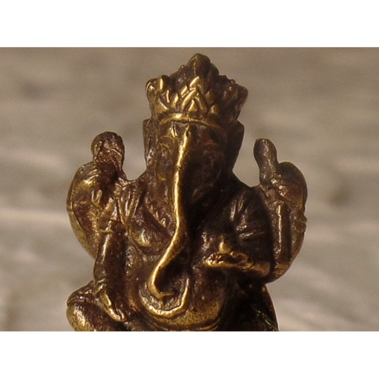 Ganesh jambe droite repliée doré