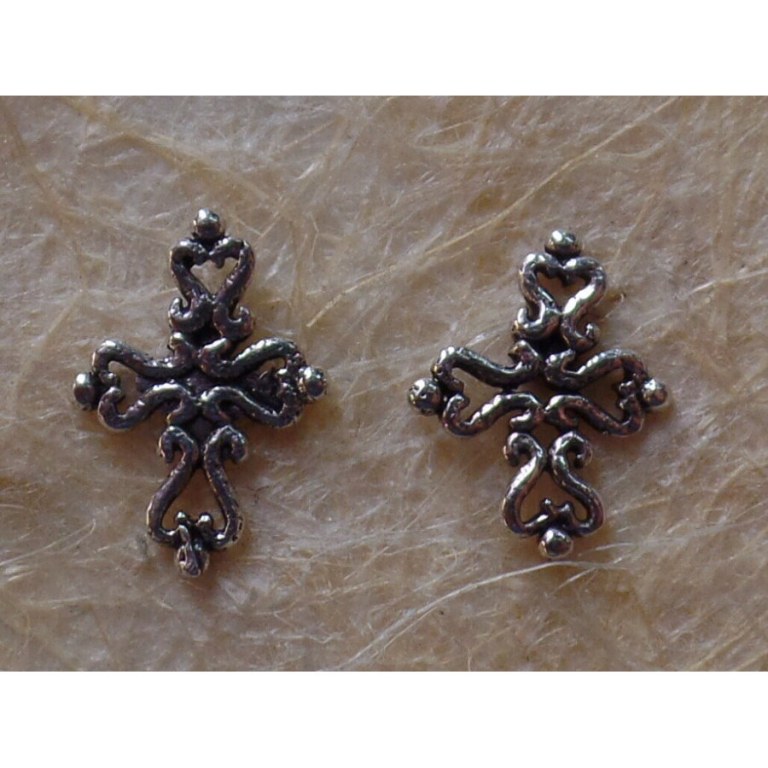 Clous d'oreilles croix