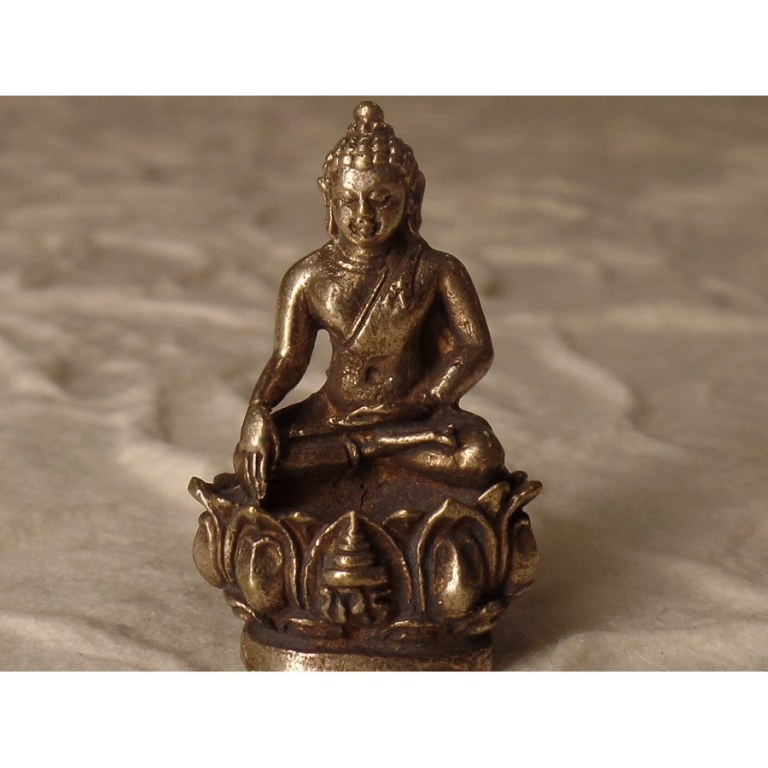 Bouddha bhumisparsha sur trône de lotus