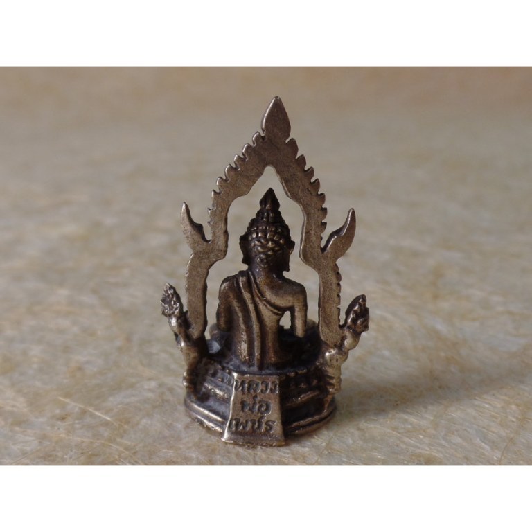 Bouddha bhumisparsha assis sur son trône