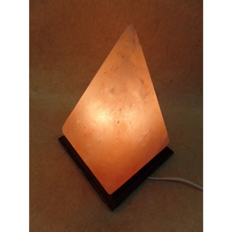 Lampe en sel rose pyramide