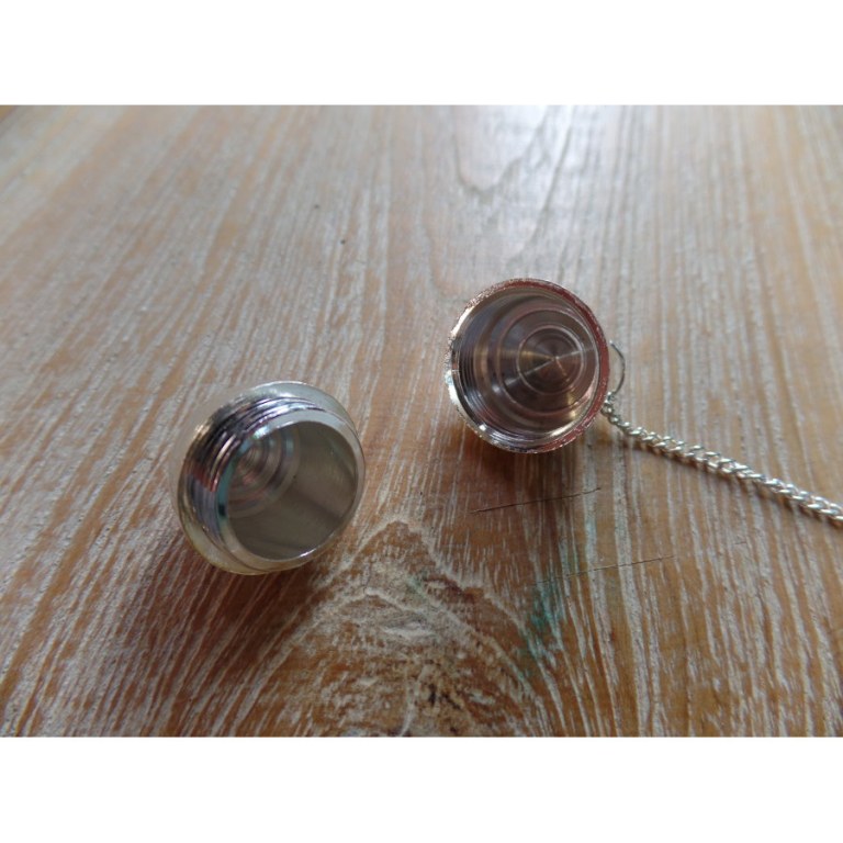 Pendule argenté olive