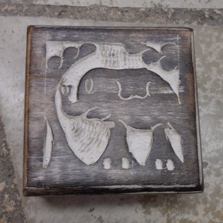 Boite carrée en bois éléphant