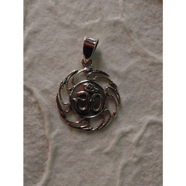 Pendentif rond tribal petit Aum