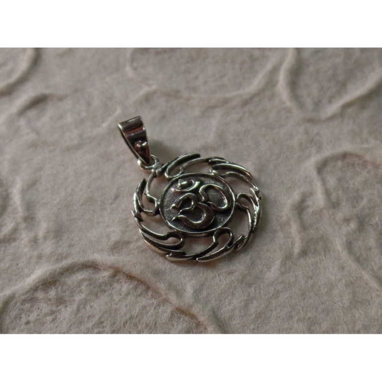 Pendentif rond tribal petit Aum