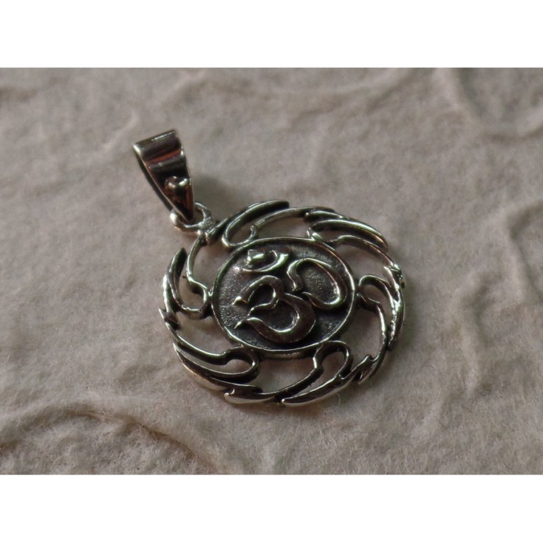 Pendentif rond tribal petit Aum