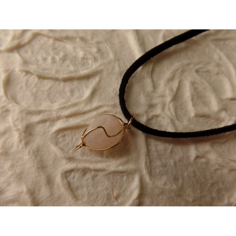 Collier cordon pendentif quartz rose