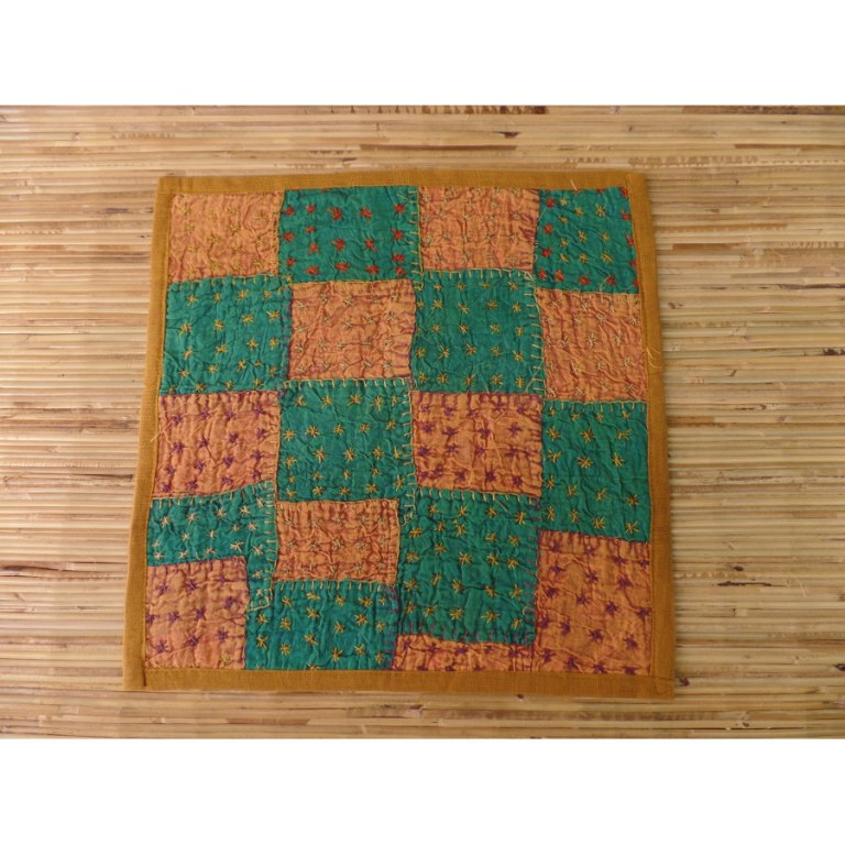 Housse carrée patchwork brodé bords moutarde