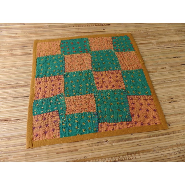 Housse carrée patchwork brodé bords moutarde