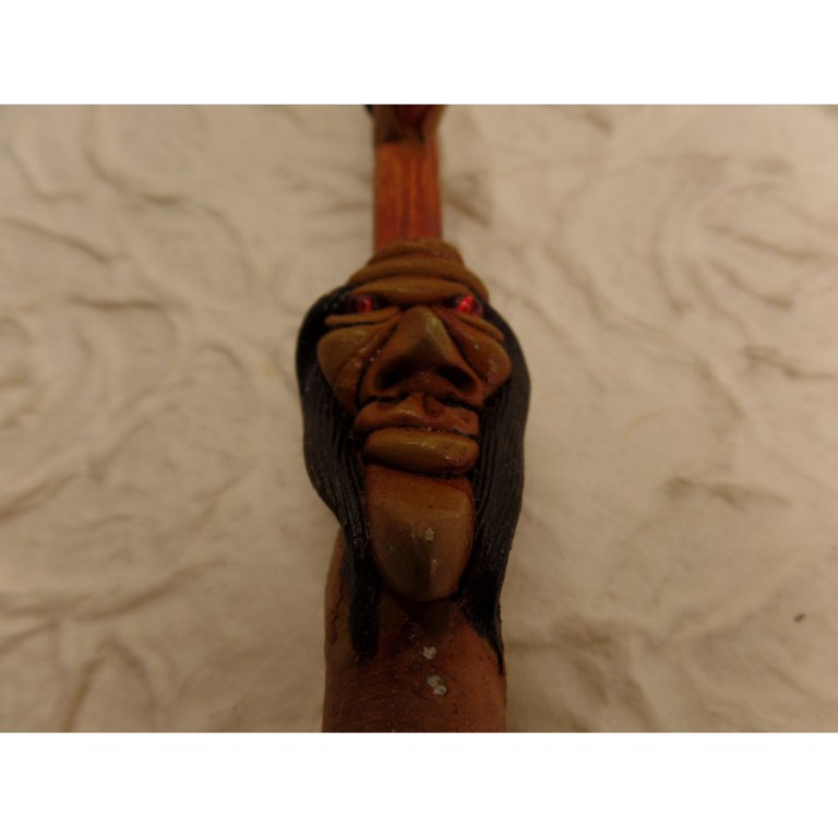 Pipe crâne rasta et visage masculin