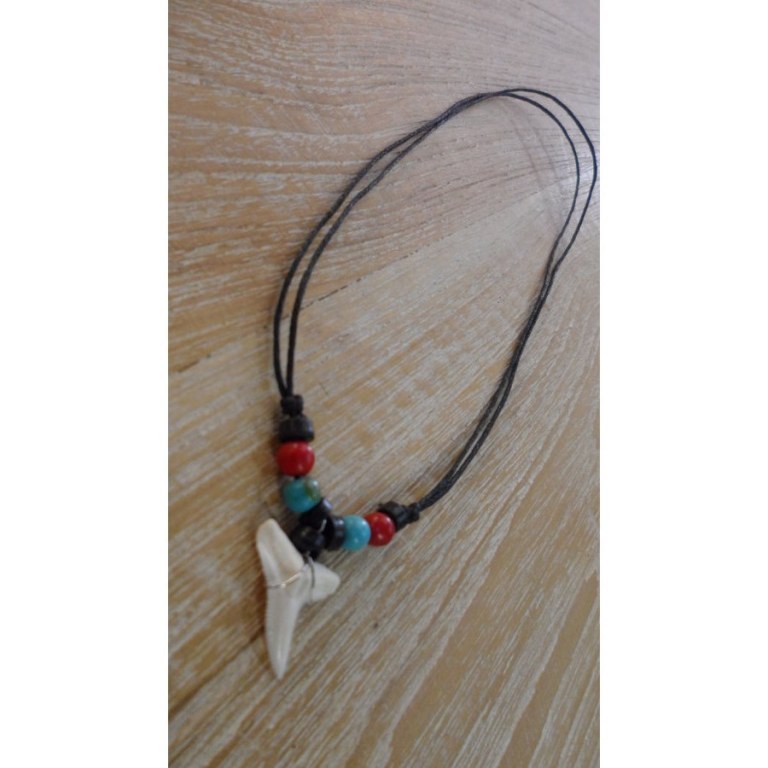 Collier perles bleues et rouges mako